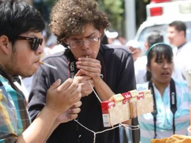 Mexicanos comienzan a fumar a los 13 años: IMSS