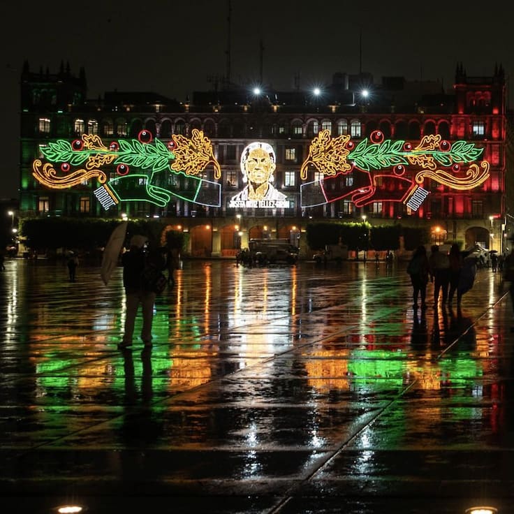 Clara Brugada enciende el alumbrado patrio en el Zócalo dedicado a las heroínas de la Independencia