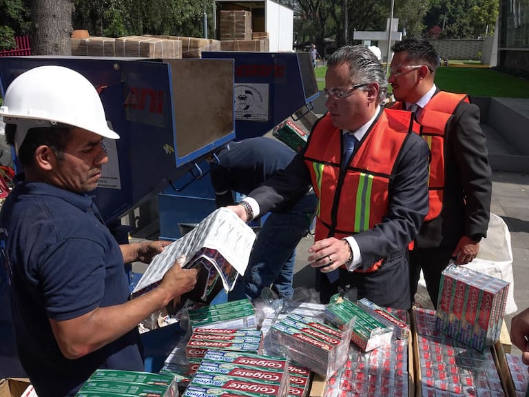 Santiago Nieto, quien hasta el próximo 31 de mayo fungirá como director del IMPI, se pronunció por la continuidad de la Operación Limpieza contra la piratería en México.