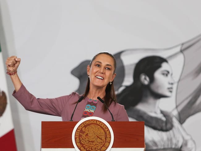 “Ya supérame”: Al ritmo de Grupo Firme Sheinbaum defiende a AMLO
