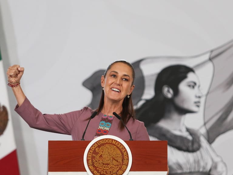 “Ya supérame”: Al ritmo de Grupo Firme Sheinbaum defiende a AMLO