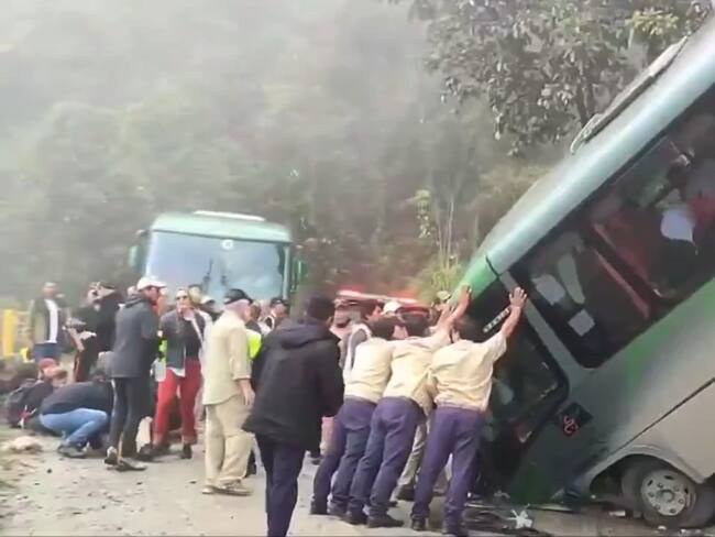 Autobús vuelca en Machu Picchu… hay mexicanos heridos