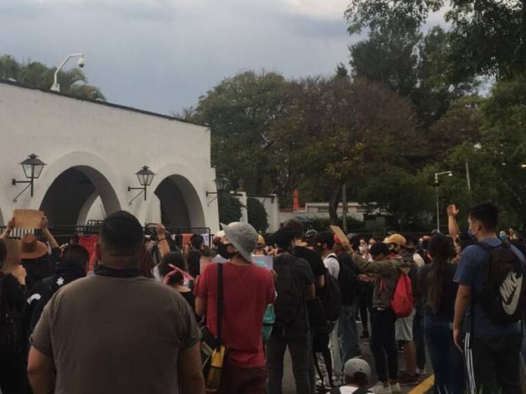 Protestan afuera de Casa Jalisco por justicia para Giovanni