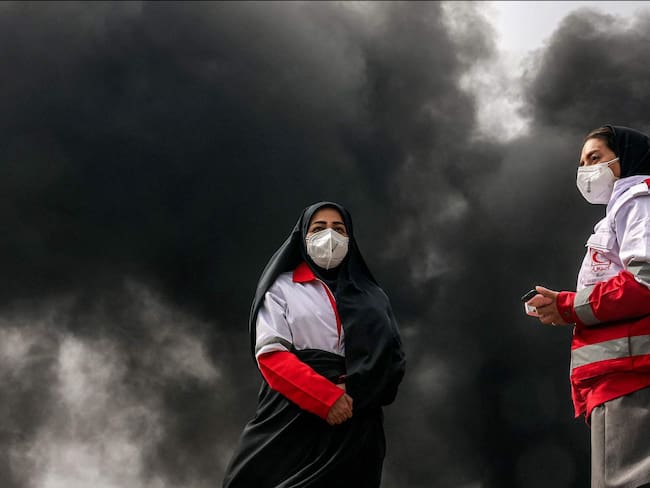 “Lluvia negra”: el extraño fenómeno que dejó oscuras las calles de Irán