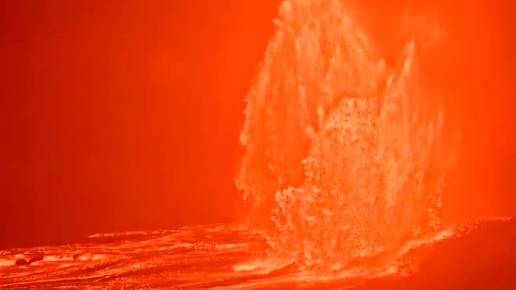 En Navidad, el volcán Kilauea lanza lava a más de 300 metros tras un año activo