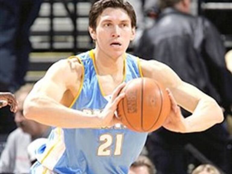 Eduardo Nájera, de nuevo los Mavericks