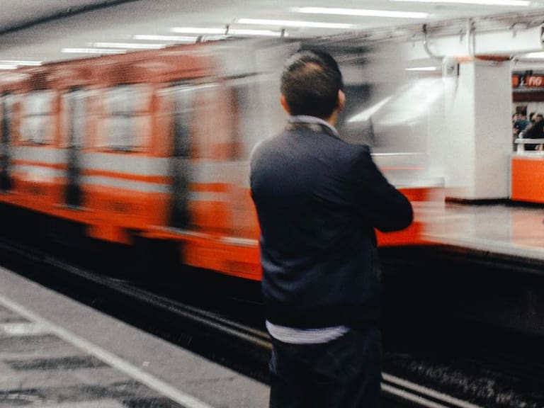 Retrasos de hasta 8 minutos por objeto metálico en las vías de la Línea Naranja.