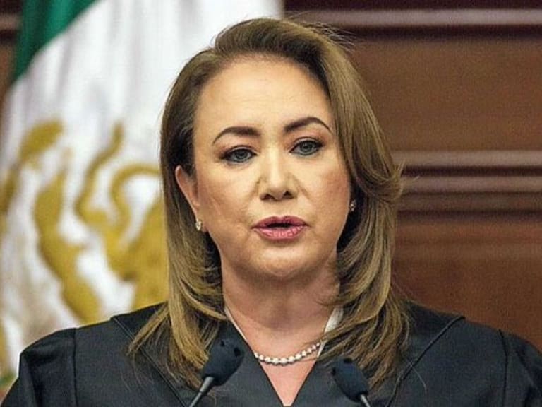 Ministra Esquivel se ampara contra Comité de ética de la UNAM