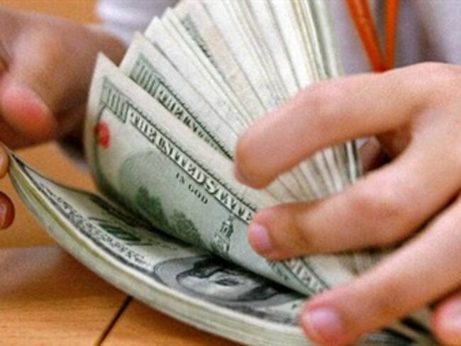 Dólar en $12.97 en promedio a la venta en el AICM