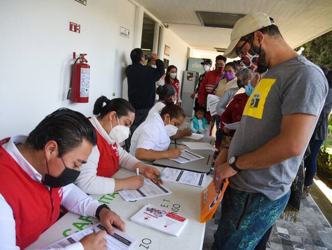 Cruz Roja y Walmart inician venta de vacuna contra COVID