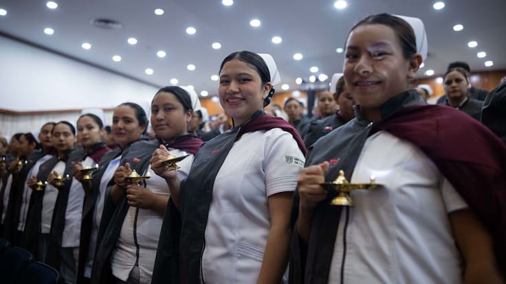Universidad de la Salud lanza convocatoria: Así puedes estudiar Medicina o Enfermería sin examen de admisión y GRATIS