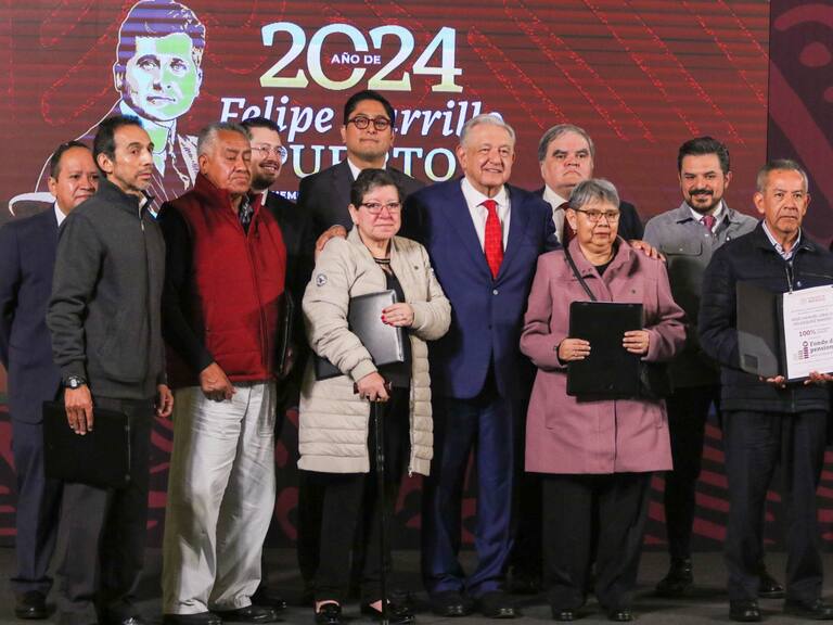 El presidente López Obrador entregó los primeros completos del Fondo de Pensiones para el Bienestar a trabajadores jubilados, quienes en promedio recibirán entre 5000 o 6000 pesos más