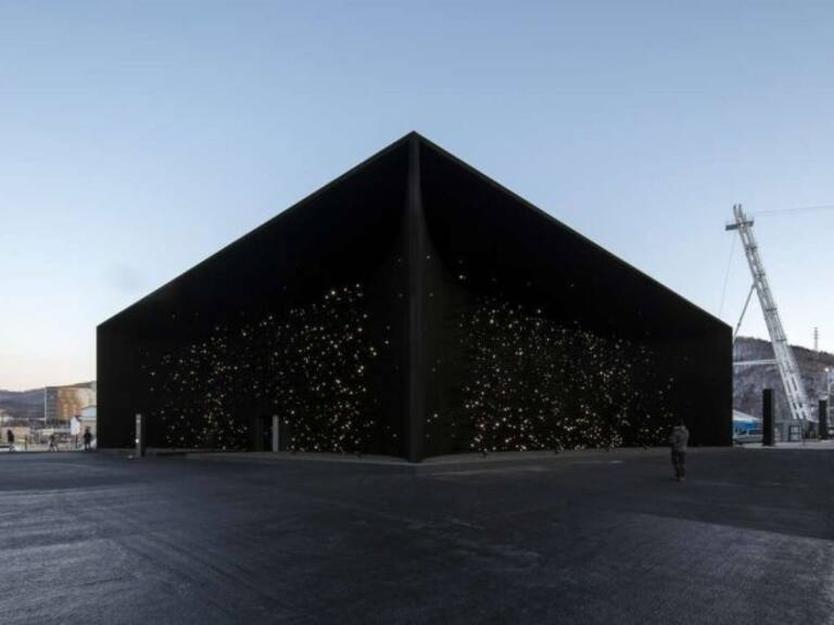 VIDEO: Este es el edificio más oscuro del mundo
