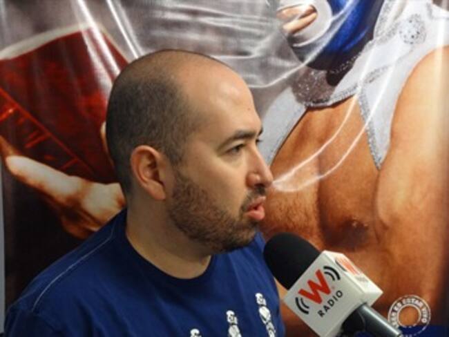 Claudio Flores, presenta encuesta sobre cuánto leen los mexicanos y qué tipo de libros.