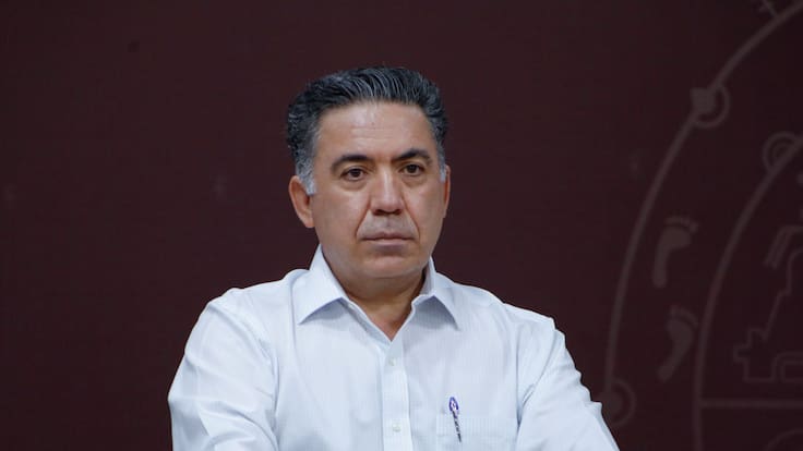 Enrique Inzunza pide licencia al Senado
