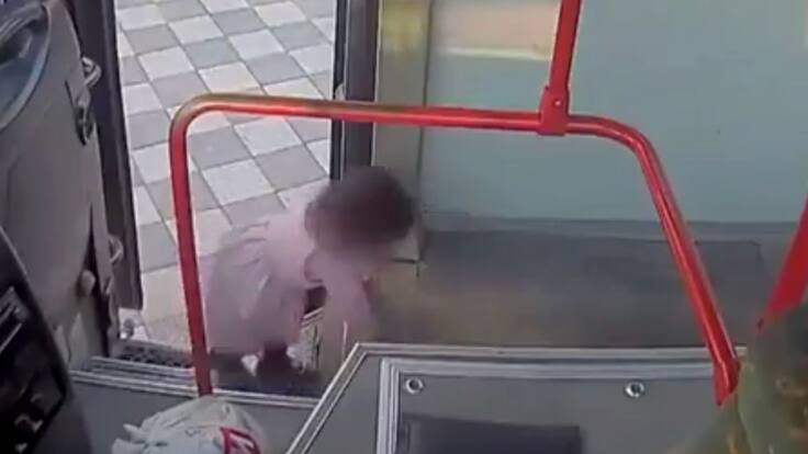 ¿Qué pasó con la niña turca que se subió a un autobús y casi la pierde su familia? | VIDEO