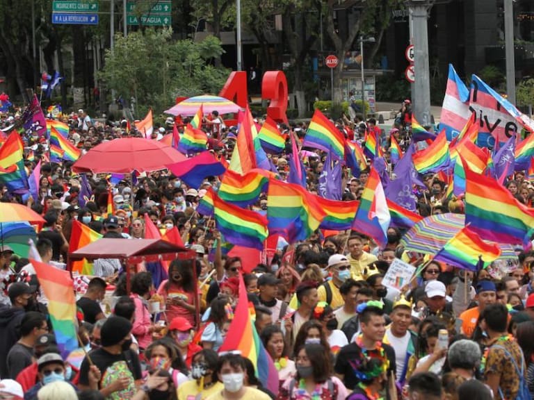 Marchan por el Orgullo LGBTTTIQ+ en la CDMX