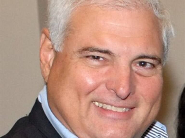 Promete Martinelli impulsar economía libre al asumir presidencia