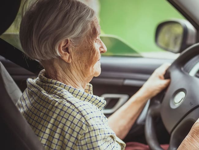 Licencia de conducir adultos mayores: ¿Cuál es la edad máxima para renovarla en CDMX?