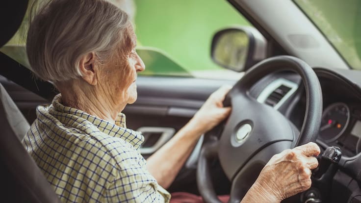 Licencia de conducir adultos mayores: ¿Cuál es la edad máxima para renovarla en CDMX?
