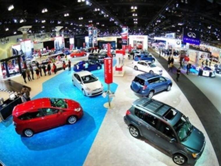 Salón del automóvil de los Angeles California.'Automóvil W' con Héctor de Losada