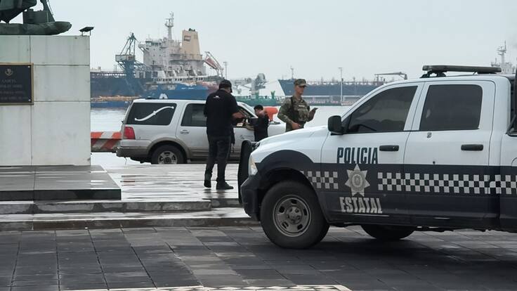 Vehículo cae al mar desde el Malecón de Veracruz, mueren dos personas