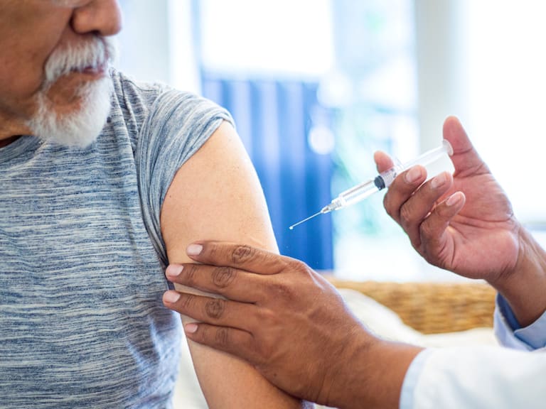 Autoridades de salud llaman a completar esquemas y acudir a centros públicos para frenar la propagación del virus. Getty Images