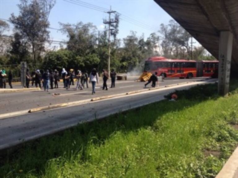 Bloquean encapuchados Insurgentes Sur