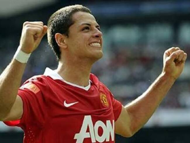 “Chicharito” Hernández anota en la goleada 4-1 al Aston Villa