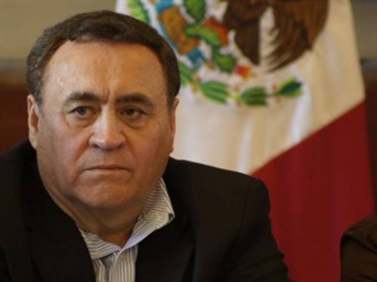 Renuncia de Jesús Martínez Álvarez. Jesús Figueroa, director de informativo en Oaxaca. 15/04/13