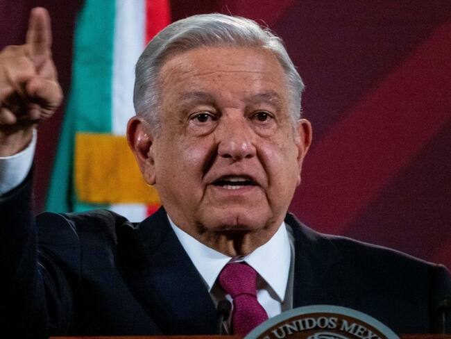 INE ordena a AMLO bajar postdata de su mañanera