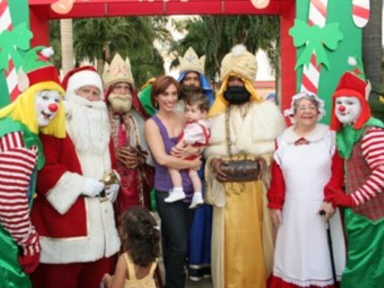 Reubican a Santa Claus y Reyes Magos por ocupación de la CNTE del Monumento a la Revolución