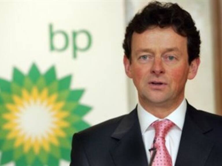 Sale presidente ejecutivo de BP entre fuertes pérdidas por derrame