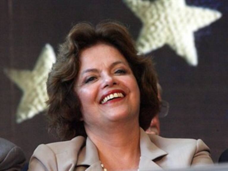 Toma Rousseff descanso tras triunfo electoral