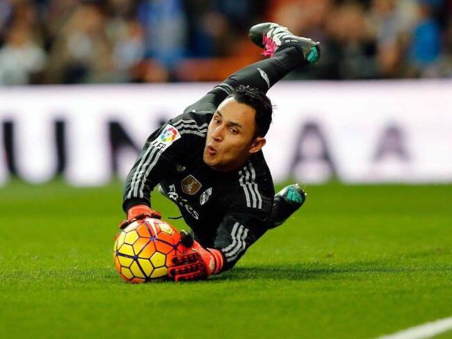 Keylor Navas cantó con peñistas del Real Madrid el himno de la Décima Champions