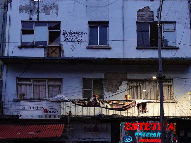 Promete AMLO apoyo a afectados por microsismos