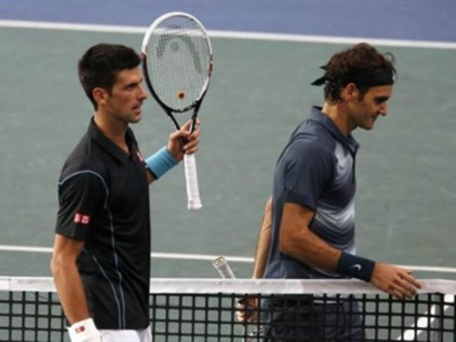 Inicia 'Nole' con éxito defensa de Torneo de Maestros, vence a Federer