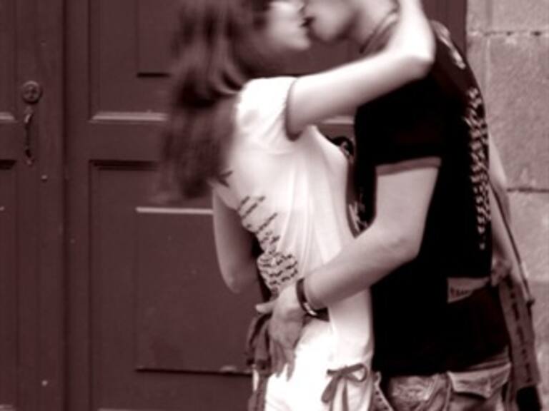 Invita GDF a participar en el beso más largo el 14 de febrero