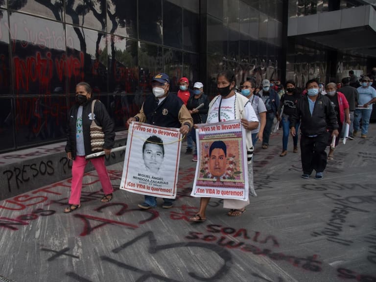 Padres de los 43 no esperan grandes anuncios en informe del Caso Ayotzinapa