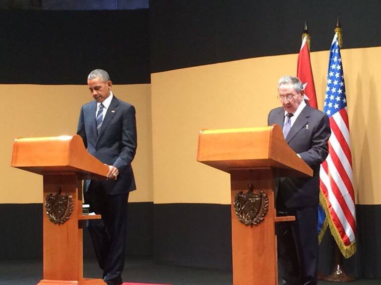 Barack Obama y Raúl Castro en conferencia de prensa.