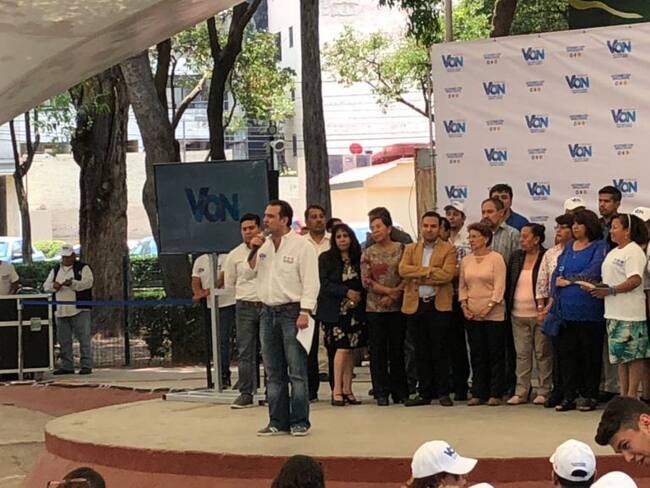 Christian Von se reúne con vecinos en el Parque Pilares