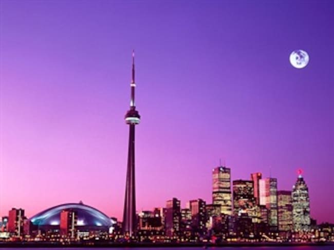 Corte de electricidad sumerge a Toronto en la oscuridad