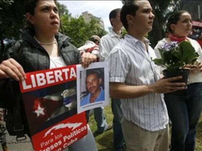 Siete presos políticos cubanos liberados viajan a España con sus familias