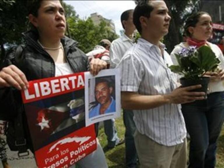 Siete presos políticos cubanos liberados viajan a España con sus familias