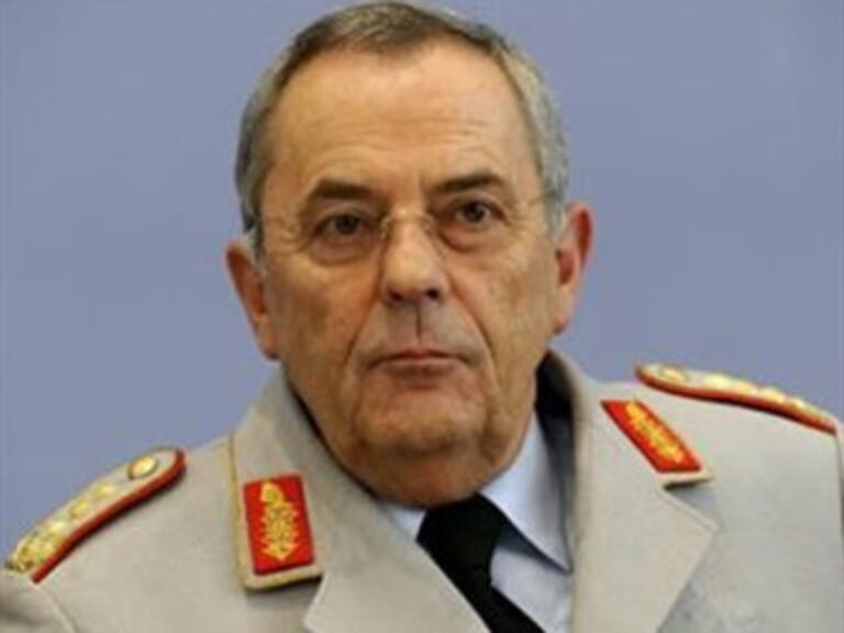 Dimite jefe del Ejército Alemán por bombardeo en Afganistán