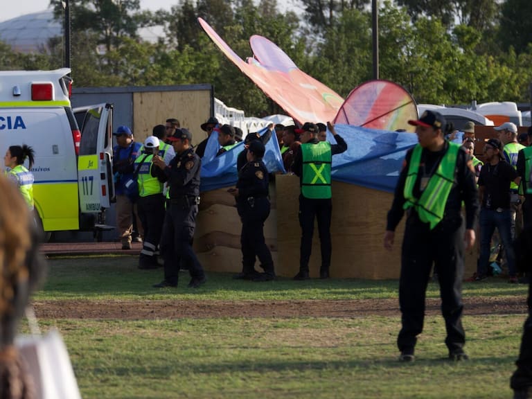 En CDMX, se registró un accidente durante un evento musical privado en el Parque Bicentenario, donde una estructura decorativa colapsó y provocó la muerte de dos personas.