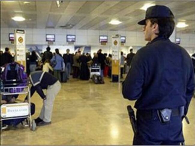 Deja un muerto tiroteo en aeropuerto de Texas