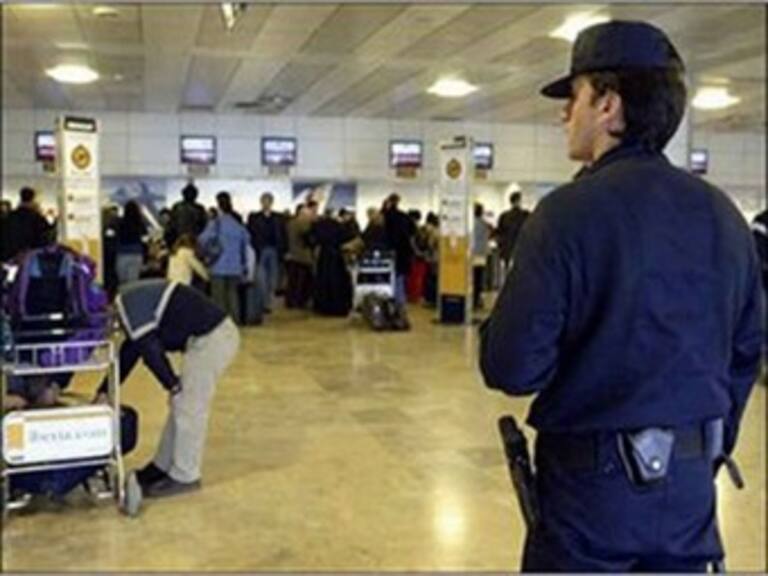 Deja un muerto tiroteo en aeropuerto de Texas