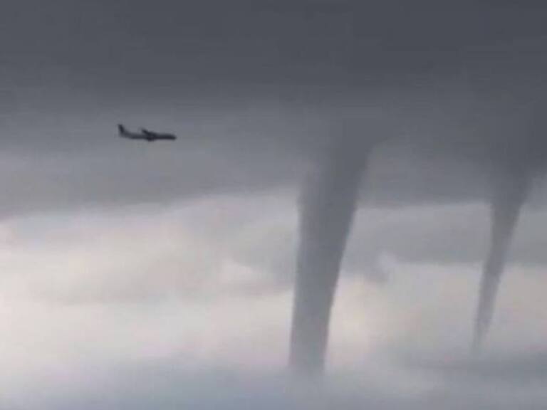 Avión esquiva tres tornados para aterrizar en Rusia