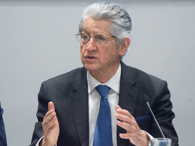 Juez suspende destitución del auditor Agustín Caso Raphael